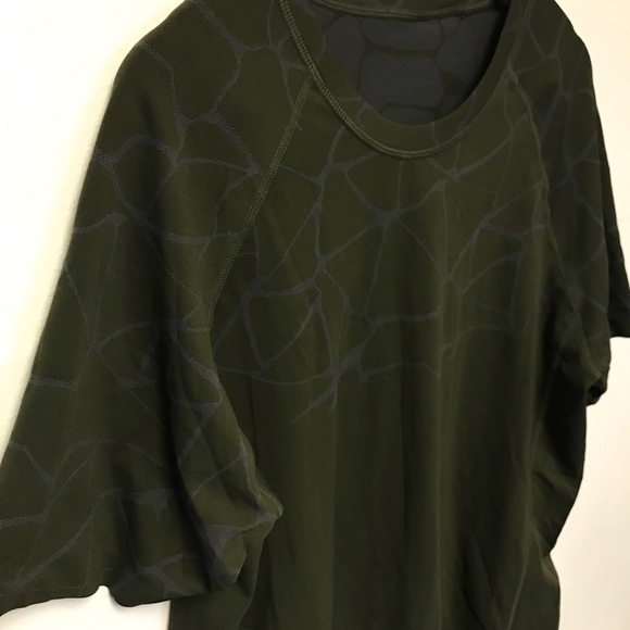 Priced to Sell ❗️ Fabletics FL2 Seamless Tee - Picture 3 of 6